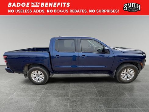 Used 2022 Nissan Frontier SV w/ Technology Package RWD image 5