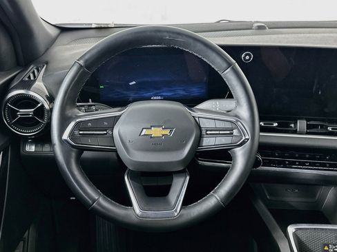 Used 2025 Chevrolet Equinox LT w/ Convenience Package II FWD image 18