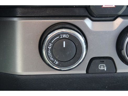 Used 2021 Toyota Tacoma SR5 AWD/4WD image 26