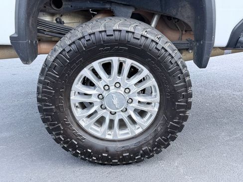 Used 2020 Chevrolet Silverado 2500 High Country w/ Z71 Off-Road Package AWD/4WD image 38