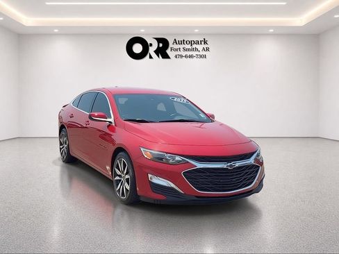 Used 2025 Chevrolet Malibu RS FWD image 1
