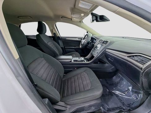 Used 2020 Ford Fusion SE image 18