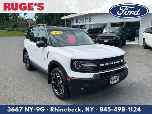 Used 2025 Ford Bronco Sport Outer Banks w/ Outer Banks Tech Package+ AWD/4WD image 1