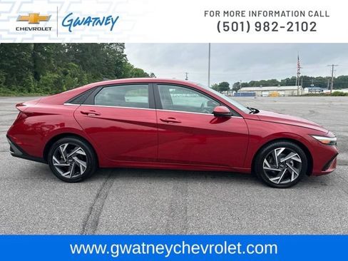 Used 2025 Hyundai Elantra SEL FWD image 4