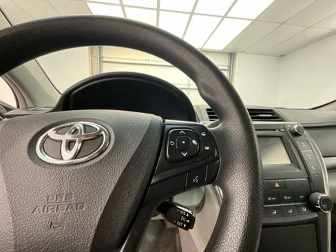 Used 2017 Toyota Camry LE FWD image 6