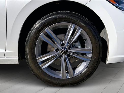 Used 2023 Volkswagen Jetta SE image 32