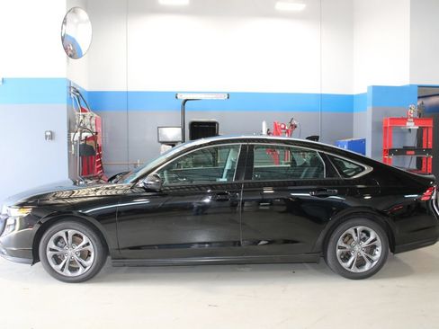 Used 2023 Honda Accord EX image 9