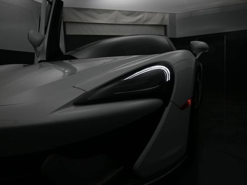 Used 2019 McLaren 570S Spider image 18