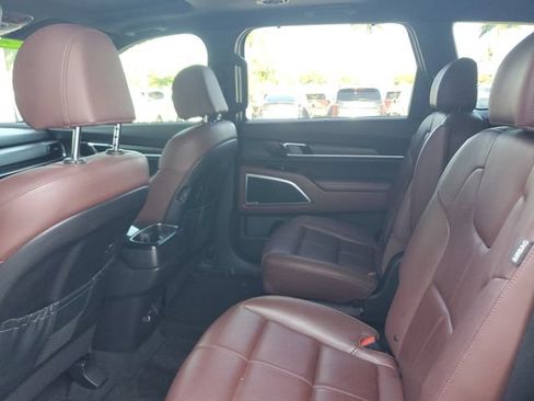 Certified 2023 Kia Telluride EX w/ EX Captain's Chair Package FWD image 9