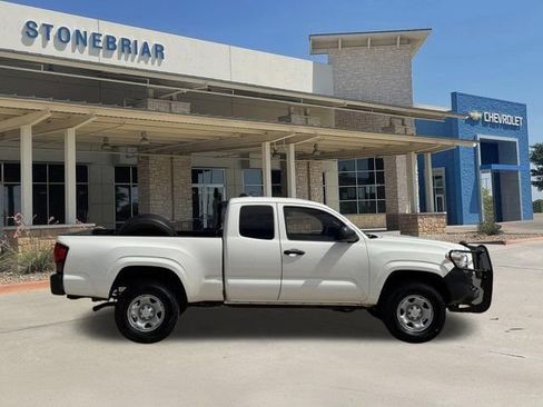 Used 2021 Toyota Tacoma SR RWD image 4