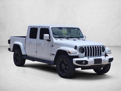Used 2023 Jeep Gladiator Overland AWD/4WD image 3