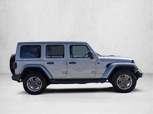 Used 2019 Jeep Wrangler Unlimited Sahara AWD/4WD image 4