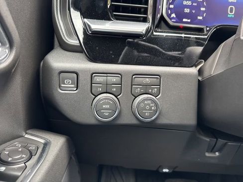 Used 2026 Chevrolet Silverado 1500 LT Trail Boss w/ LPO, Dark Essentials Package AWD/4WD image 18