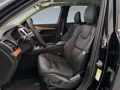 Used 2025 Volvo XC90 B6 Plus image 5