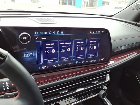 Used 2024 Chevrolet Traverse RS w/ LPO, Floor Liner Package image 8