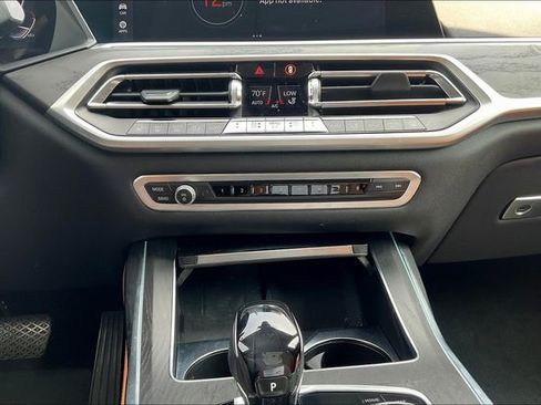 Used 2022 BMW X7 xDrive40i w/ Premium Package image 32