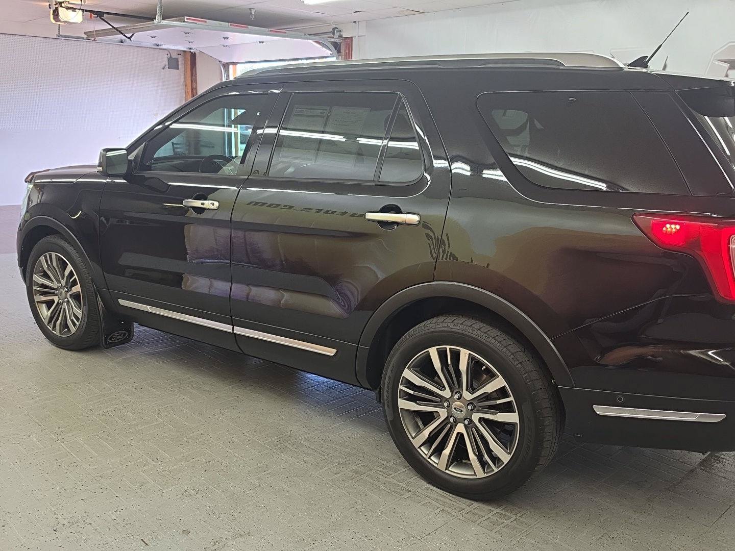 Used 2019 Ford Explorer Platinum AWD/4WD image 3