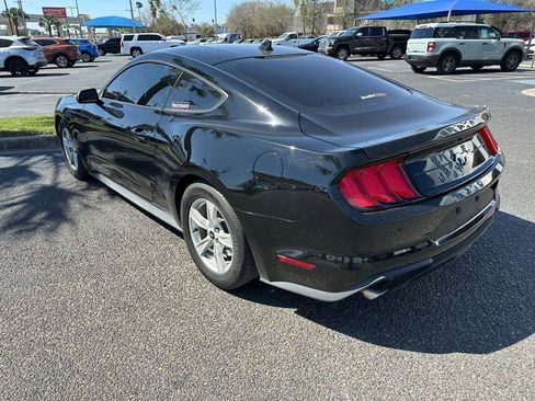 Used 2022 Ford Mustang Coupe image 4