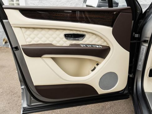 Certified 2022 Bentley Bentayga AWD/4WD image 24
