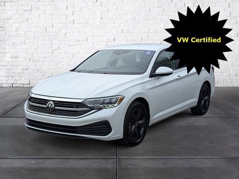 Certified 2024 Volkswagen Jetta SE w/ Black Wheel Package image 4