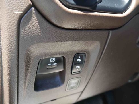 Used 2025 RAM 1500 Limited AWD/4WD image 33