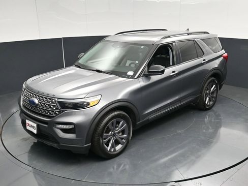 Used 2022 Ford Explorer XLT w/ Equipment Group 202A AWD/4WD image 41