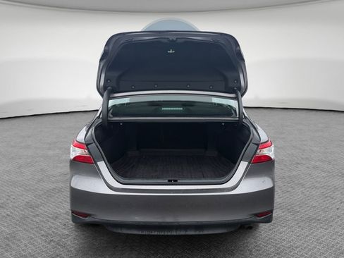 Used 2018 Toyota Camry LE image 23