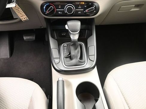 Used 2025 Kia Soul LX FWD image 13
