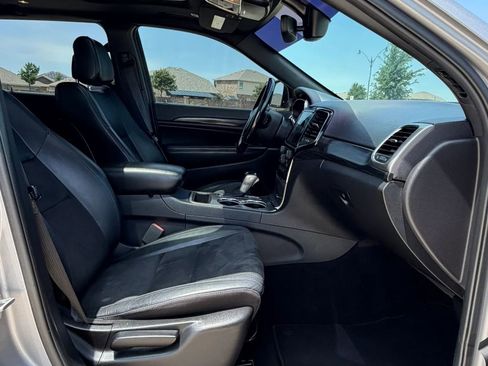 Used 2020 Jeep Grand Cherokee Altitude AWD/4WD image 29