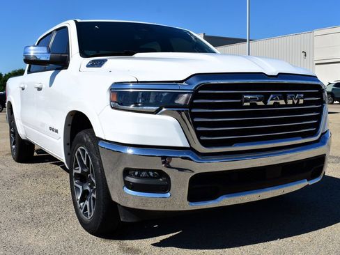 Used 2025 RAM 1500 Laramie AWD/4WD image 7