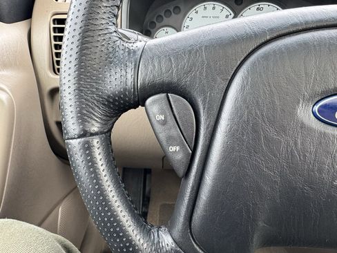 Used 2001 Ford Escape XLT image 9