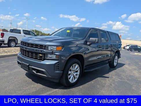 Used 2019 Chevrolet Silverado 1500 Custom w/ Custom Convenience Package AWD/4WD image 3