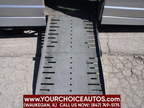 Used 2010 Chrysler Town & Country Touring image 27