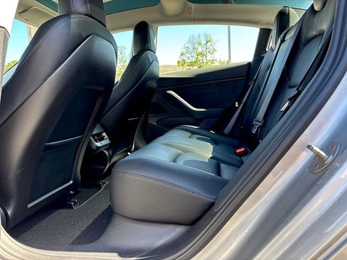 Used 2018 Tesla Model 3 Long Range RWD image 13