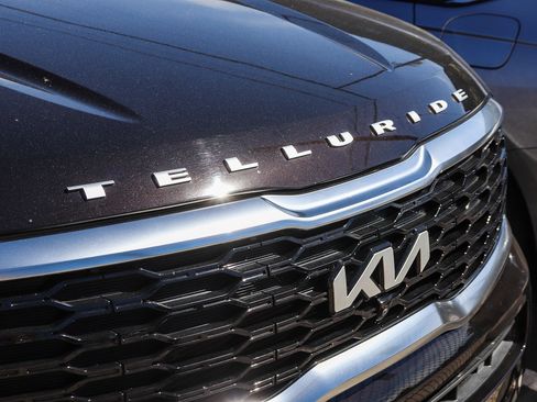 Used 2022 Kia Telluride SX w/ Towing Package image 5