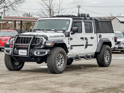 Used 2024 Jeep Gladiator Sport image 8