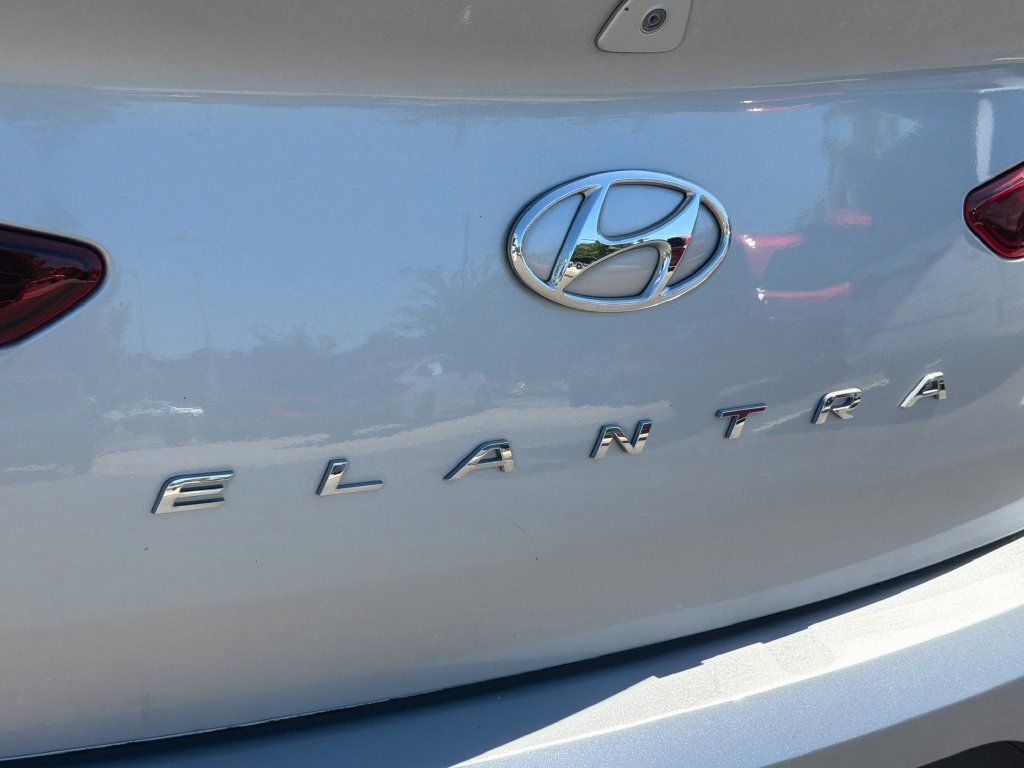 Used 2020 Hyundai Elantra SE FWD image 32