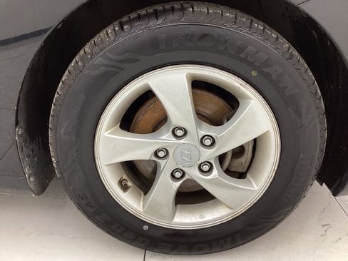 Used 2014 Hyundai Elantra SE image 24