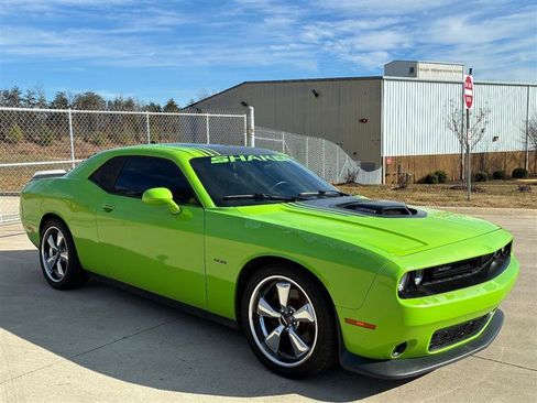 Used 2015 Dodge Challenger R/T image 1