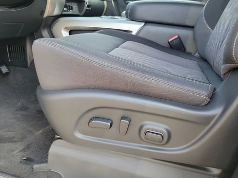 Used 2024 Nissan Titan SV w/ SV Convenience Package image 12