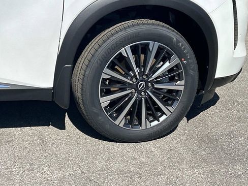 New 2026 Nissan Pathfinder Platinum AWD/4WD image 9