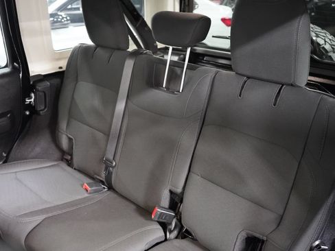 Used 2022 Jeep Wrangler Unlimited Sport AWD/4WD image 16
