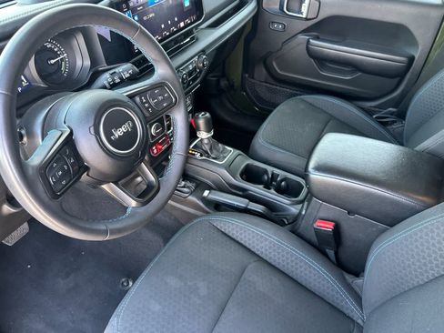 Used 2024 Jeep Wrangler Unlimited Rubicon 4xe AWD/4WD image 11