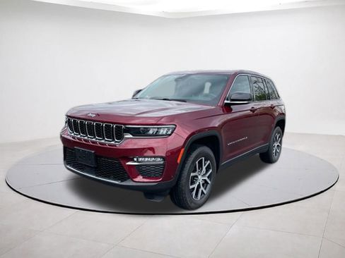 Certified 2023 Jeep Grand Cherokee Limited w/ Luxury Tech Group II AWD/4WD image 3