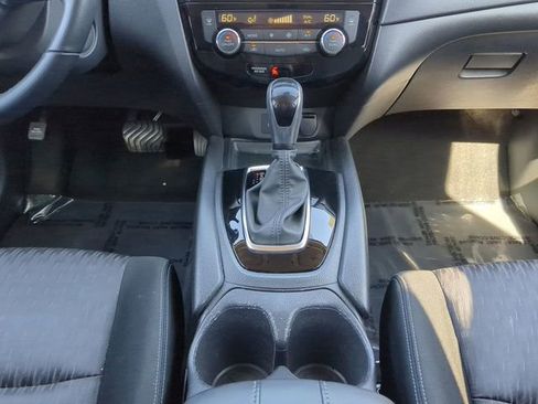 Used 2020 Nissan Rogue SV image 21