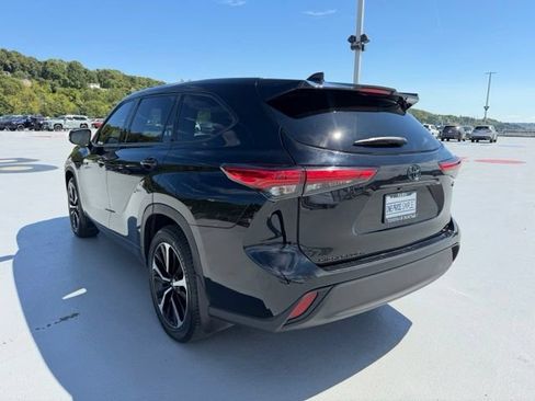 Used 2020 Toyota Highlander LE AWD/4WD image 5