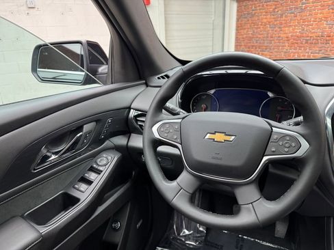 Used 2023 Chevrolet Traverse High Country AWD/4WD image 14