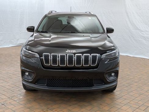 Used 2019 Jeep Cherokee Latitude Plus w/ Cold Weather Group AWD/4WD image 2