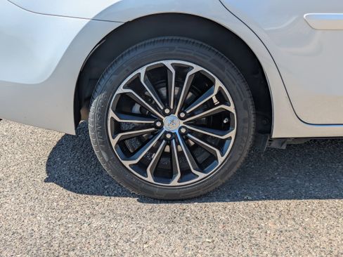 Used 2016 Toyota Corolla S image 9