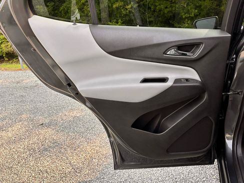 Used 2019 Chevrolet Equinox LT FWD image 26